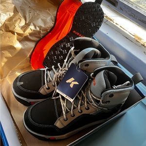 Korkers Womens Bucksin Mary Wading Boot w/felt and kling-on. Size 8